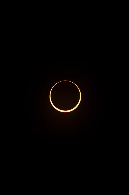 El anillo luminoso de un eclipse anular de Sol.